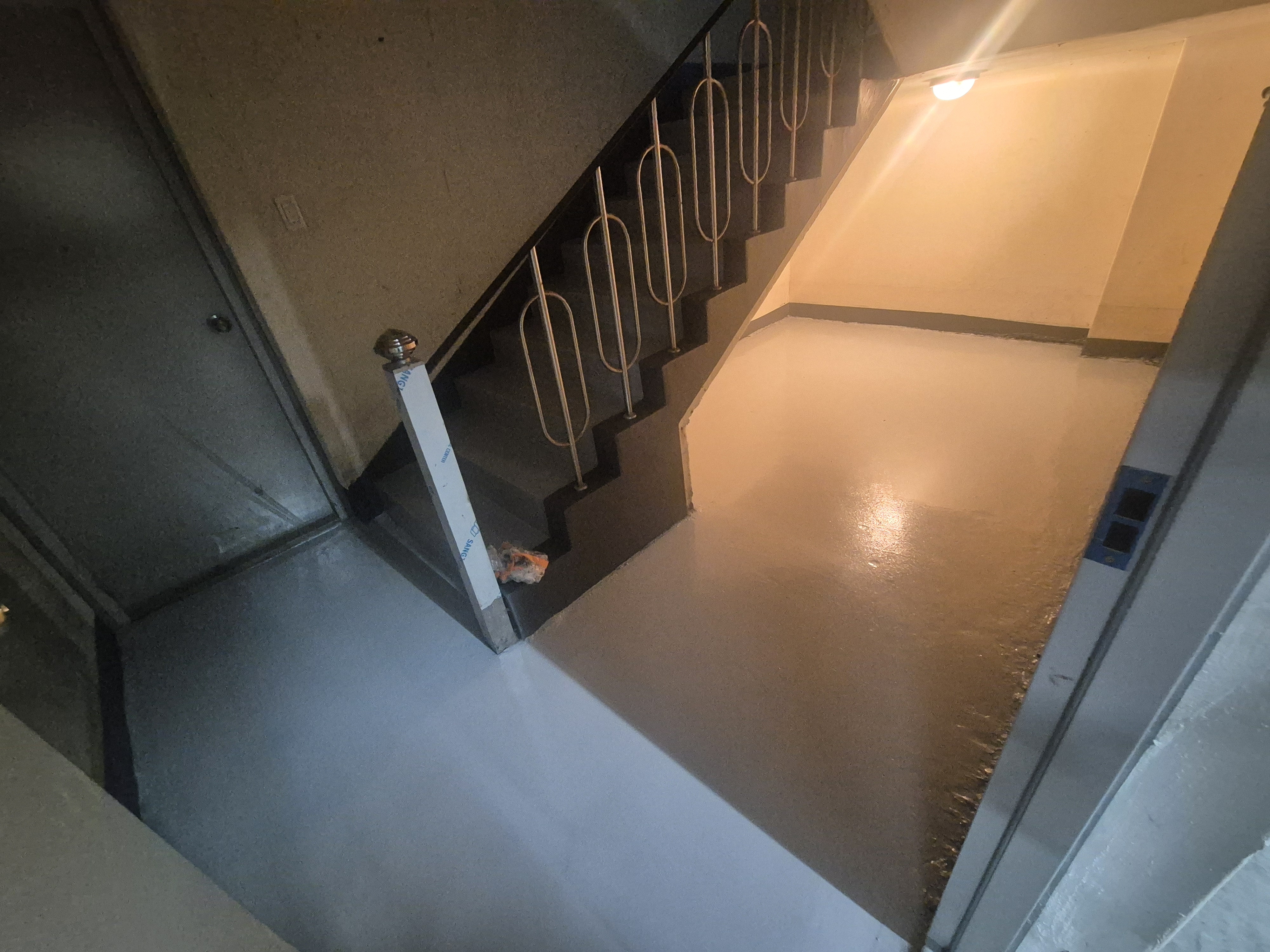 양산 덕계로즈힐아파트 지하주차장 계단실 도색
